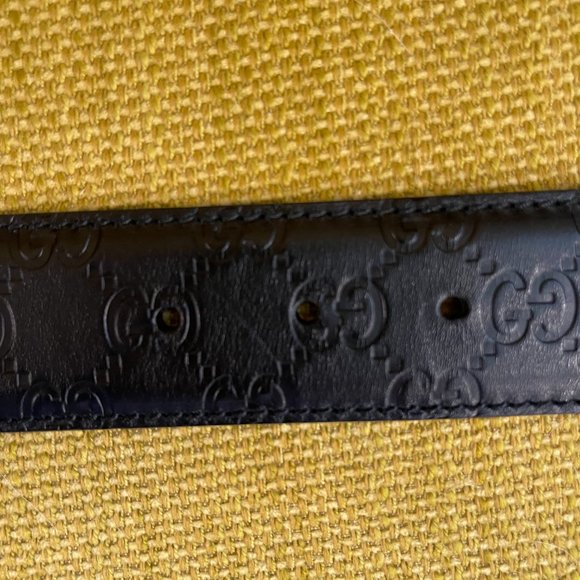 Woman\'s Black Gucci Signature Leather Belt
